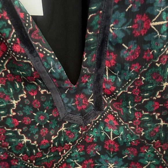 LOFT Women's Black and Green Floral Blouse - Picture 2 of 3